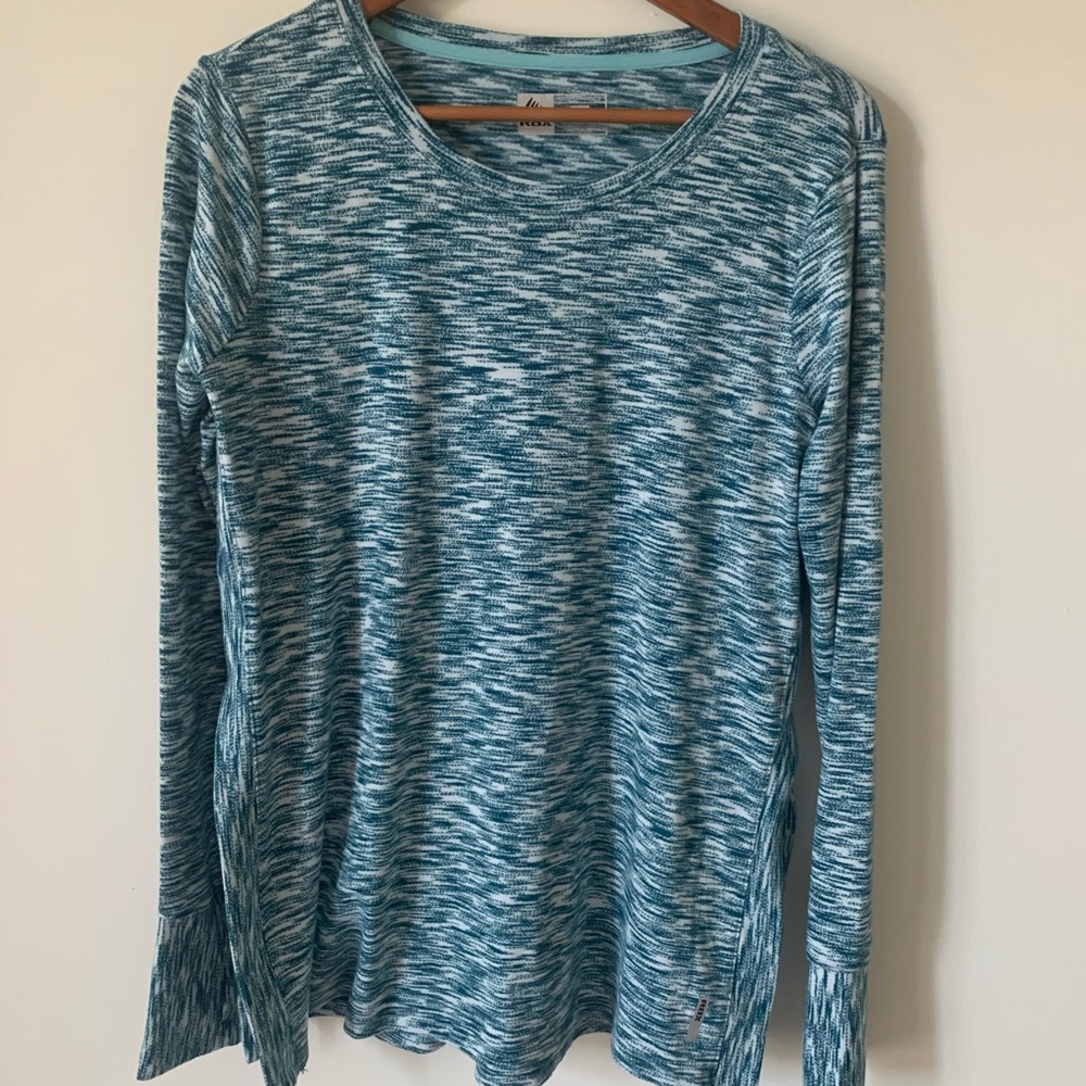 Super cute Reebok tee can be dressed up or down